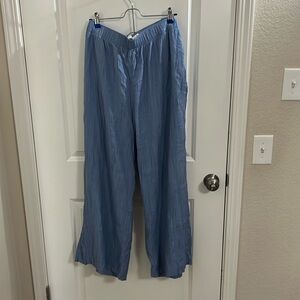 Abercrombie & Fitch Wide Leg crinkle pants